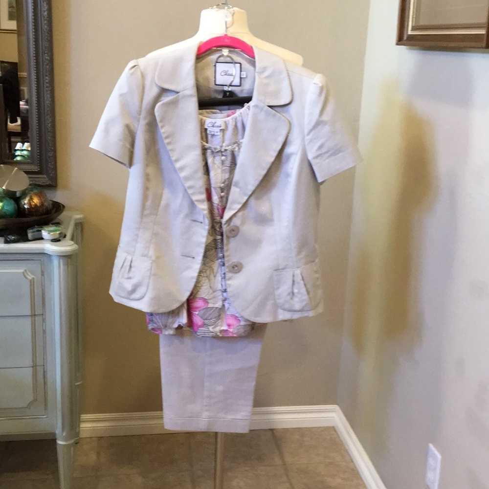 Cropped pant suit with short sleeve jacket